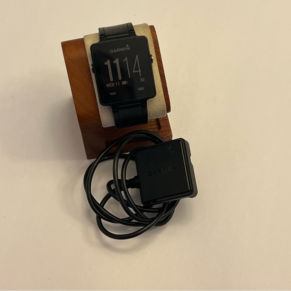 Garmin Vivoactive,‎ Tested, Charger Included, No Scratches,